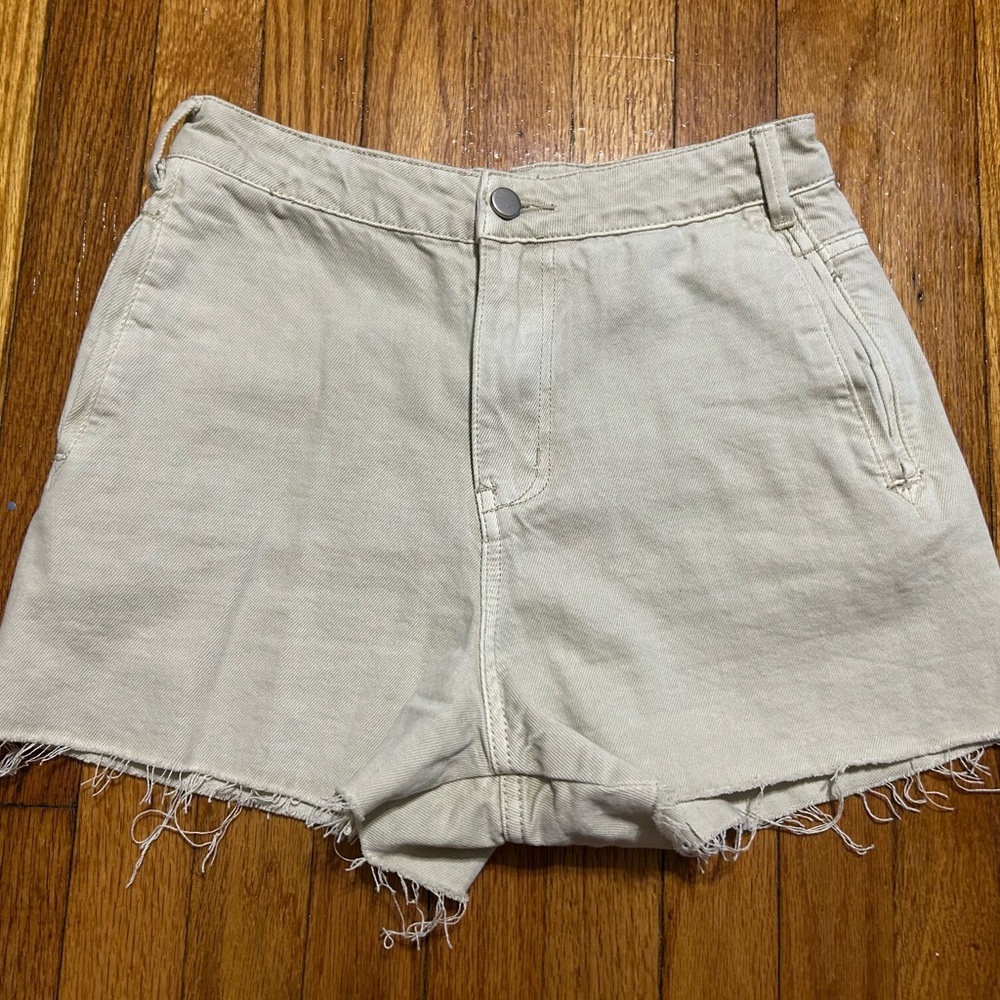 Miou Muse Women’s Cream Colored High Rise Raw Hem Denim Shorts Size Small